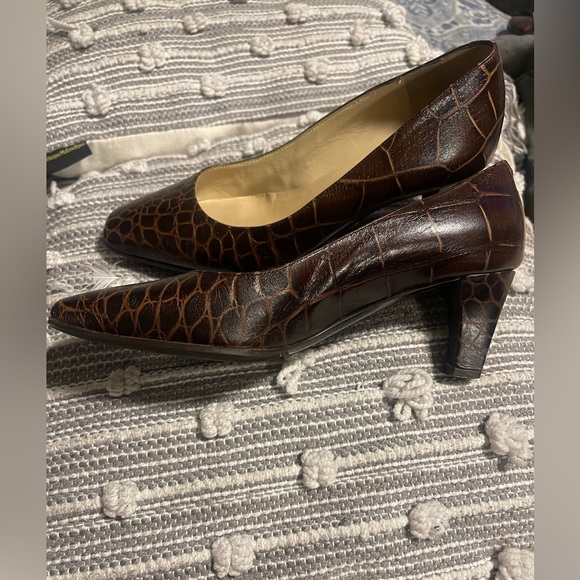 Preowned and in very good condition - Picture 12 of 12